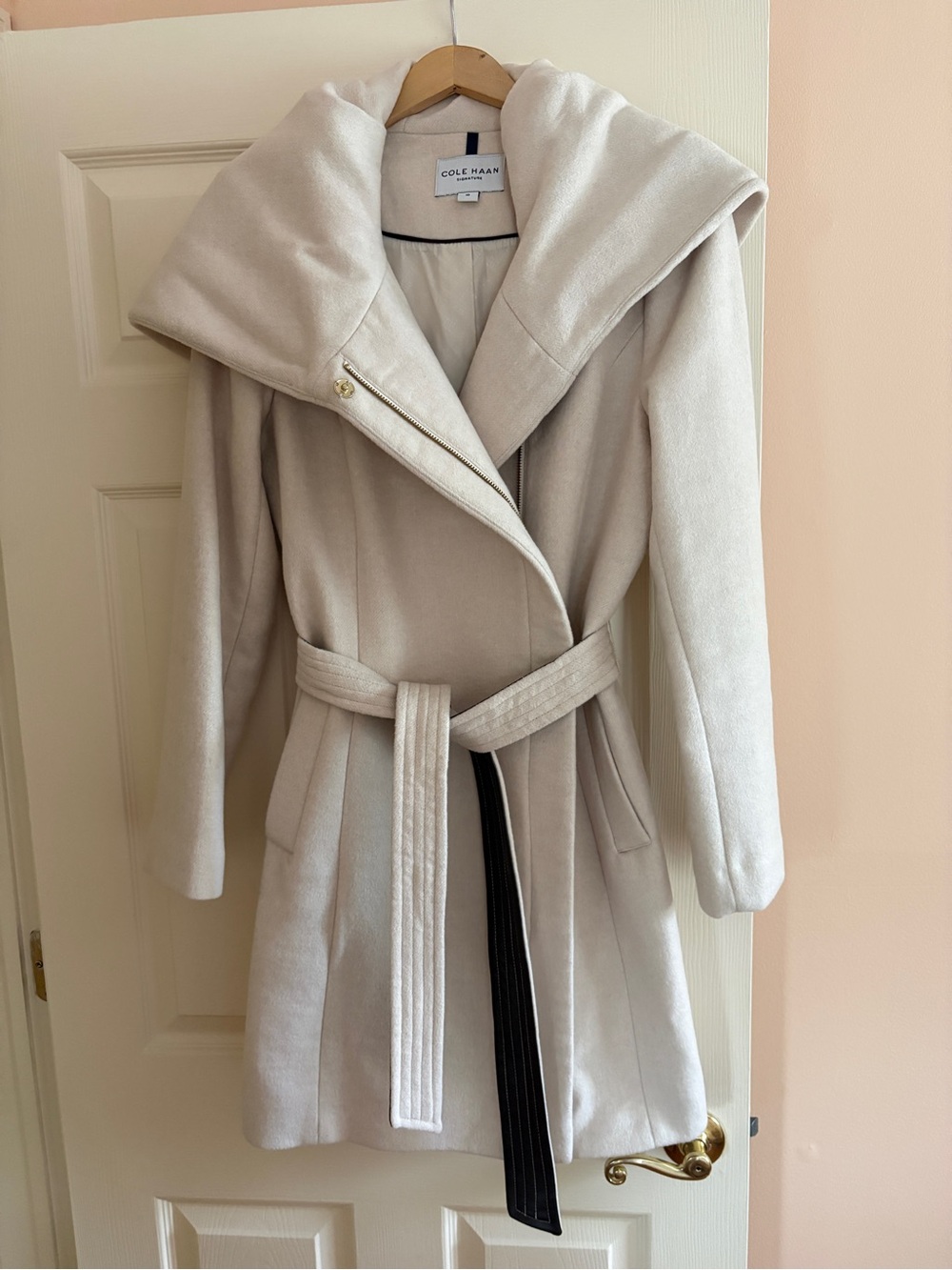 Cole Haan Cream Belted Wool-Blend  Coat with Shawl Collar. Size 10